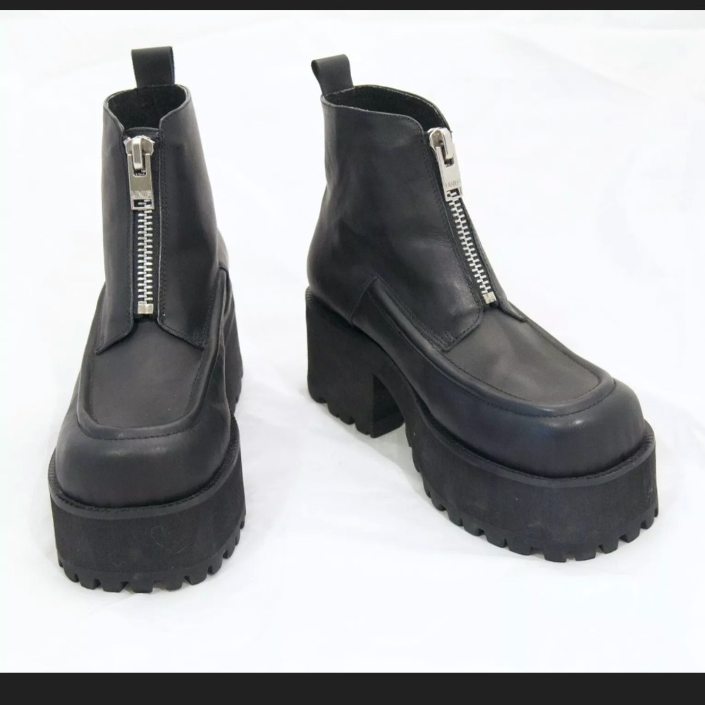 **Chunky Platform UNIF Goth Boots**